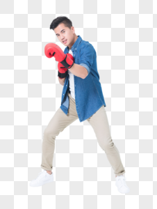 年轻男性戴拳击手套图片图片