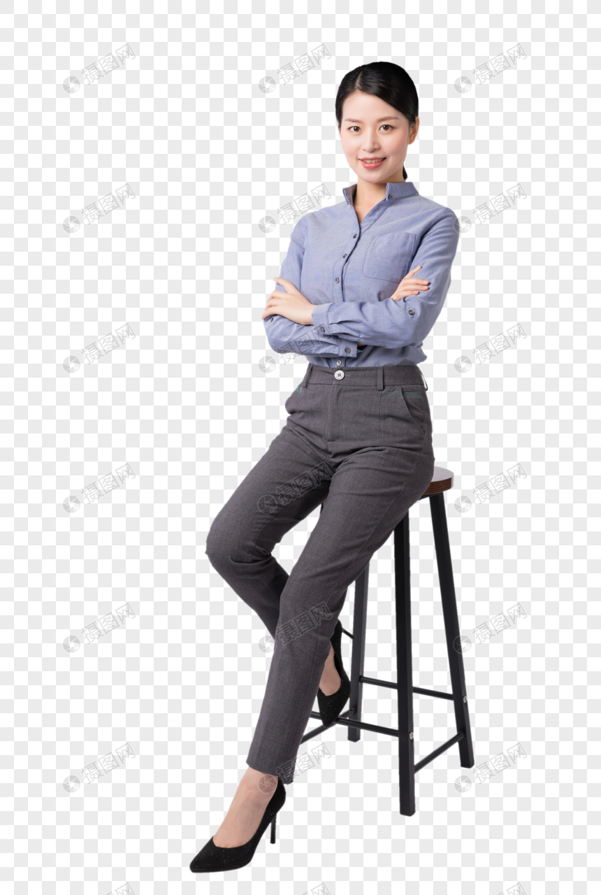 坐在高脚登上自信的商务女性图片图片