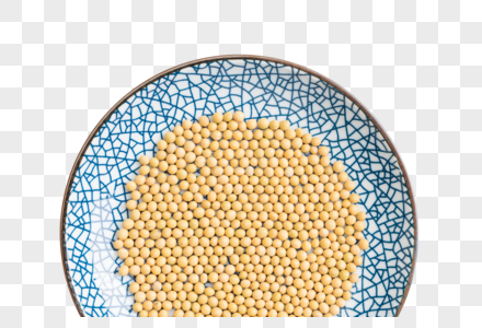 黄豆散落在盘子上图片图片