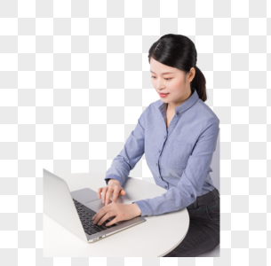 使用电脑商务办公的职场女性图片