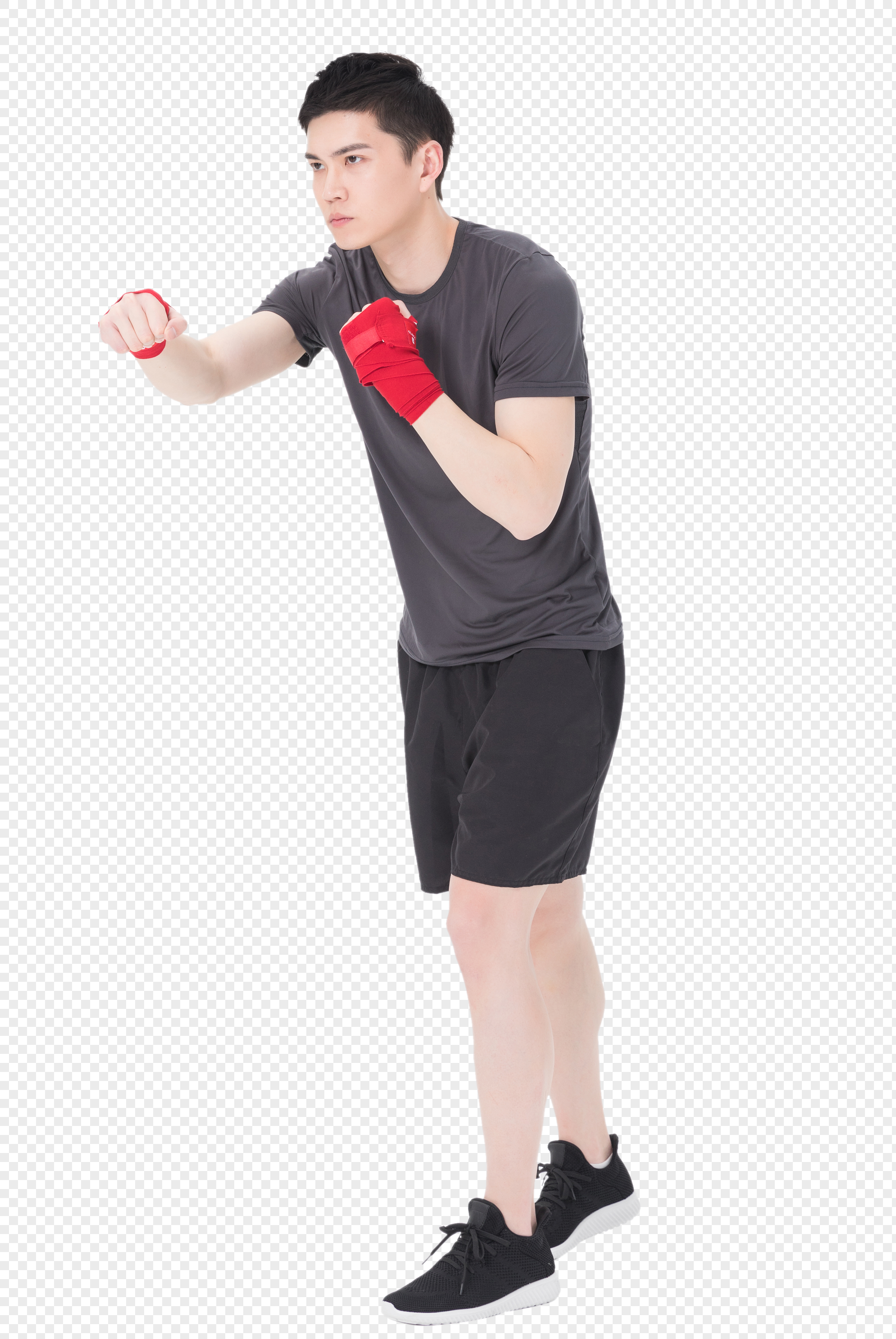 年健身男性自由搏击出拳动作