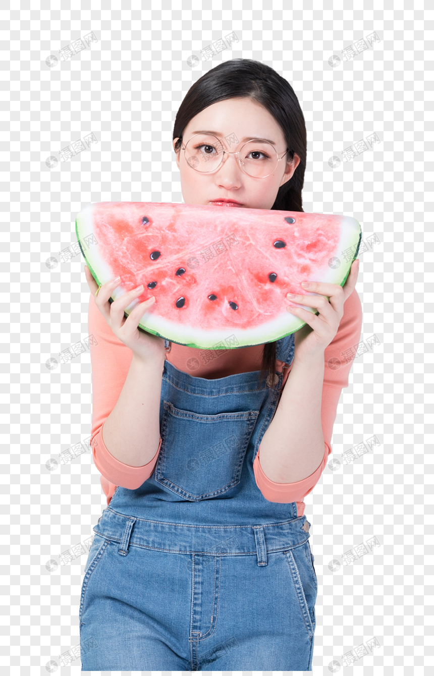 年轻甜美美女手拿西瓜抱枕