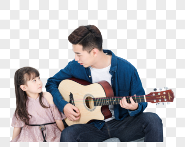 爸爸和女儿在客厅弹吉他高清图片