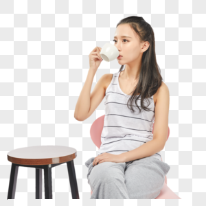 青年女性喝茶喝咖啡图片