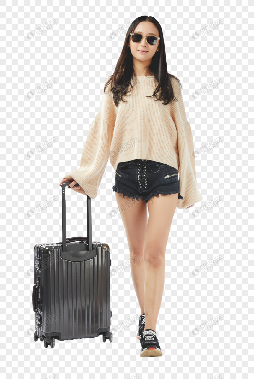 年轻女孩拖着行李走的动作图片