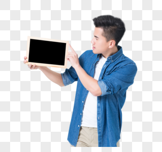 年轻男性手拿空白小黑板展示图片
