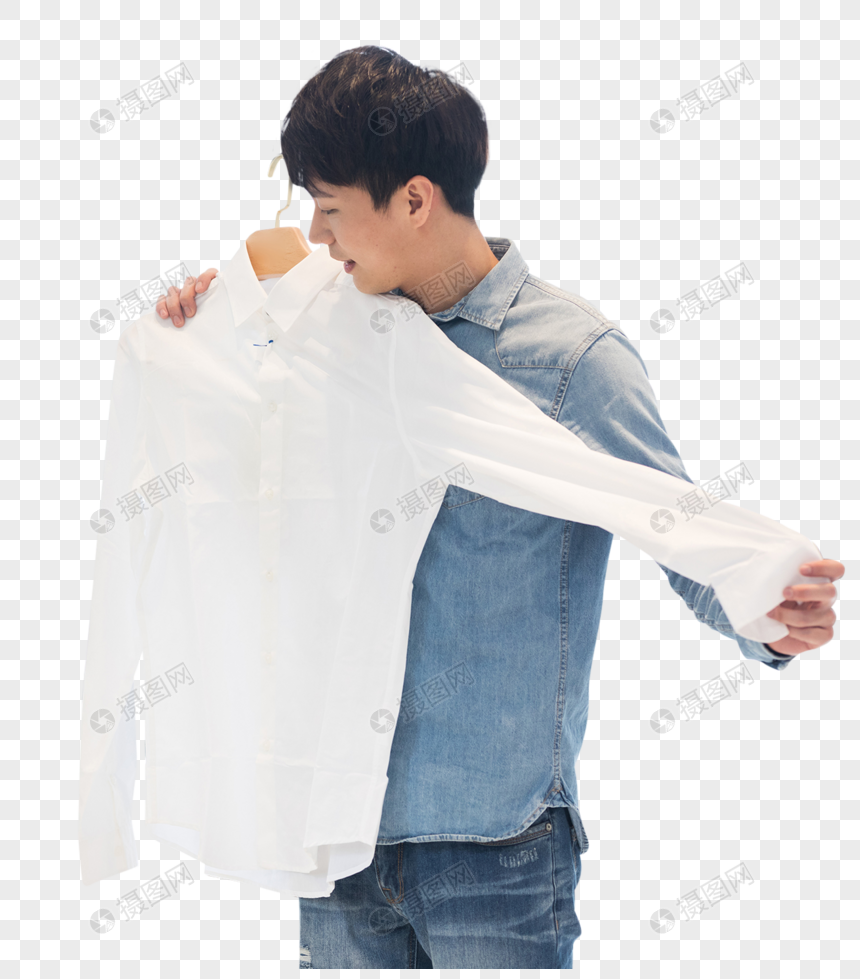 帅气男性购物试衣服图片