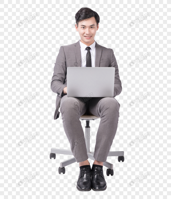 坐着操作电脑办公的商务男性图片