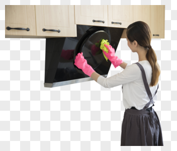 妈妈在新家厨房打扫卫生高清图片