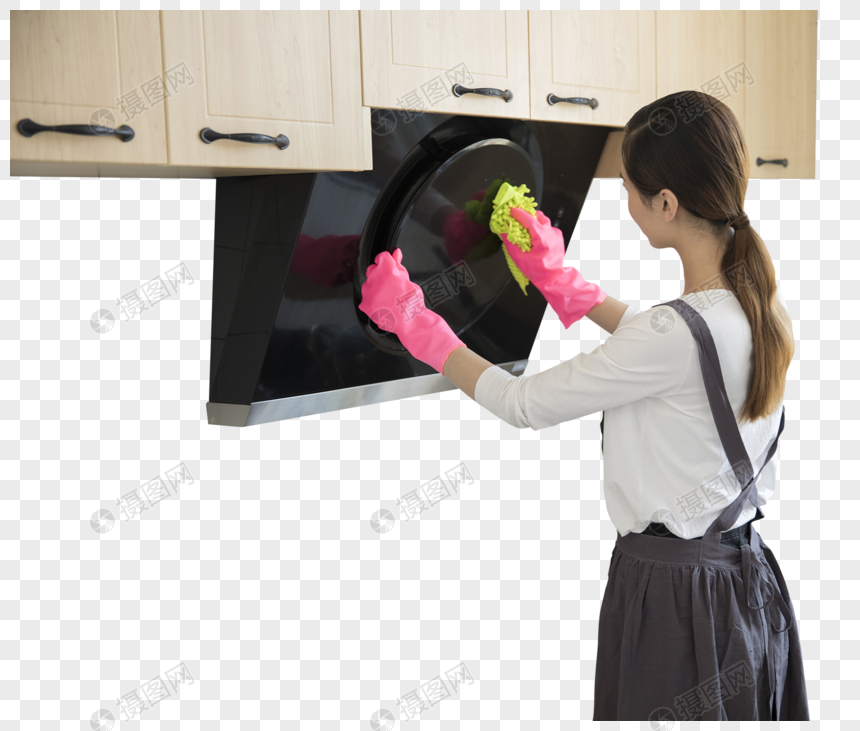 妈妈在新家厨房打扫卫生图片