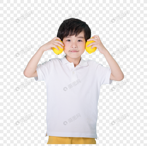 儿童小男孩手持柠檬道具图片