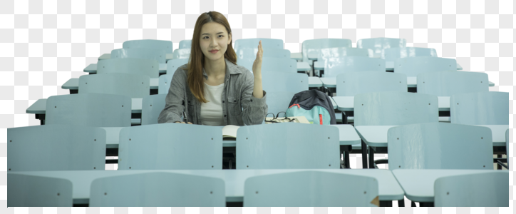 女学生在大学教室里学习图片