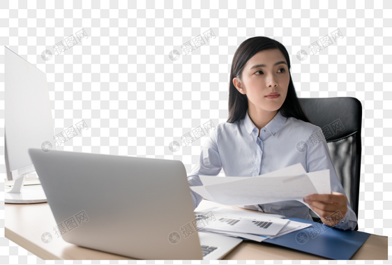 正在工作打电脑的商务人士职场女性图片