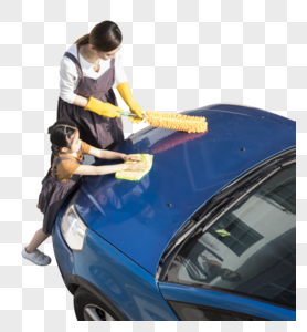 一家人在新家洗汽车图片