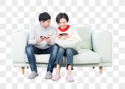 年轻情侣在客厅玩手机游戏高清图片