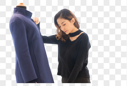 专注工作的女性服装设计师图片