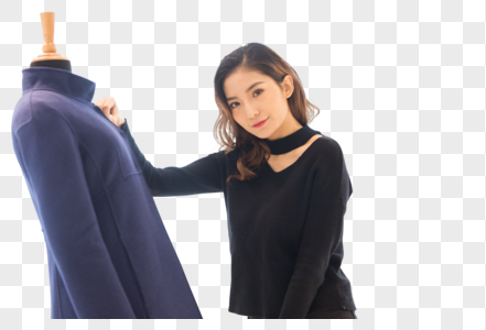 专注工作的女性服装设计师图片