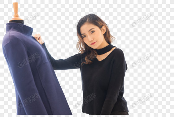 专注工作的女性服装设计师图片