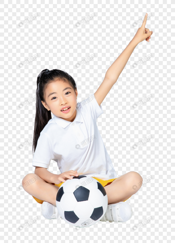 踢足球的小女孩图片