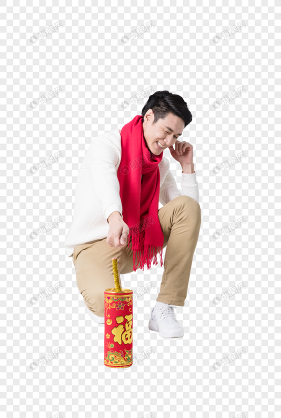 新年男性人像手拿鞭炮图片