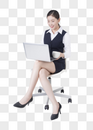 商务女性坐椅子上办公图片