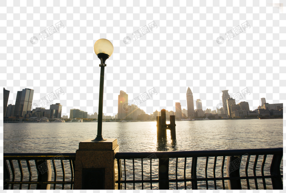 上海地标黄昏时的滨江大道图片