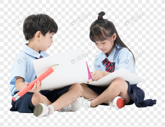 两个儿童一起学习画画图片