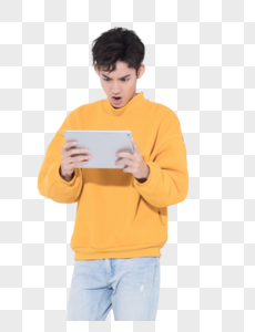 玩平板电脑的青年男性图片