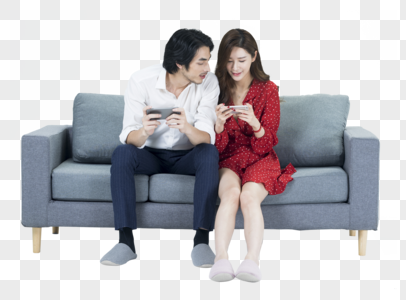 情侣手机玩游戏高清图片
