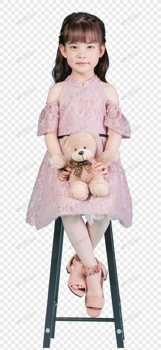小女孩儿童节手持玩具熊图片