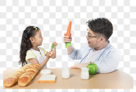 在吃饭的父亲和孩子图片