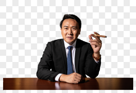 老板手拿雪茄图片素材