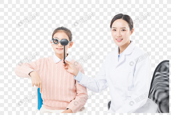 医生给女生视力检测图片