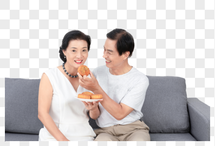 幸福一家人中秋节吃月饼图片