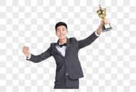 自信的商务男士手握奖杯图片