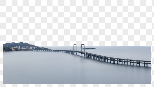 水面上的长桥图片