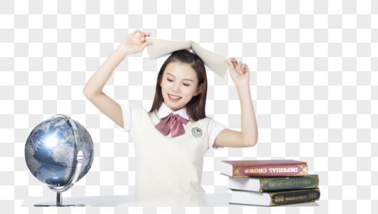 拿着作业本的学习的女学生图片