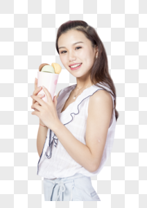 拿着冰淇淋的青年女性图片
