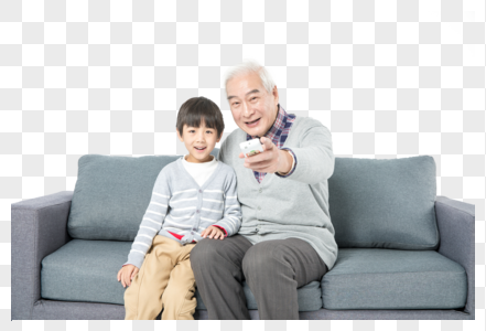 爷孙俩在沙发上看电视图片