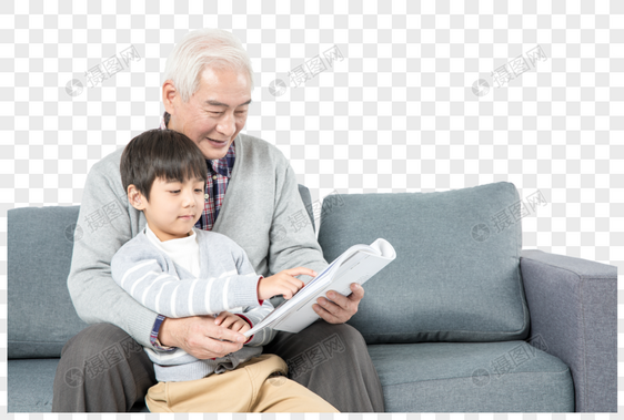 爷孙俩坐在沙发上看书图片