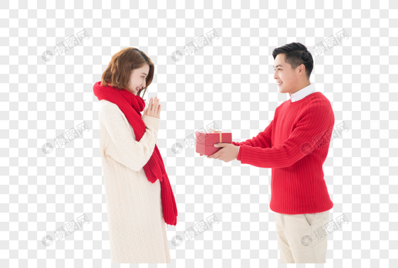 新年拿着礼物盒的情侣图片