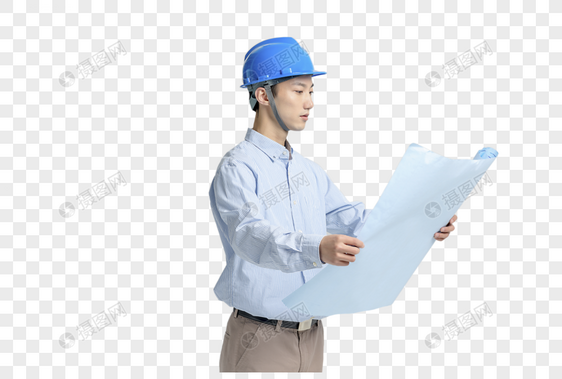 头戴安全帽看图纸的工程师图片
