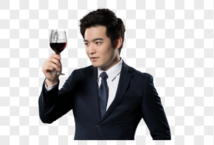 商务男士前喝红酒图片