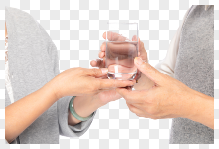 送礼给爷爷奶奶给爷爷递水素材