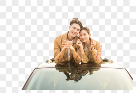 年轻恩爱情侣在车上图片