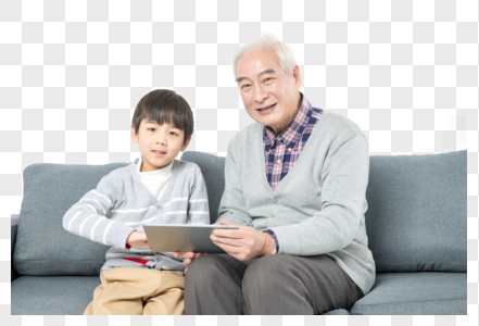 爷孙俩在玩平板电脑图片