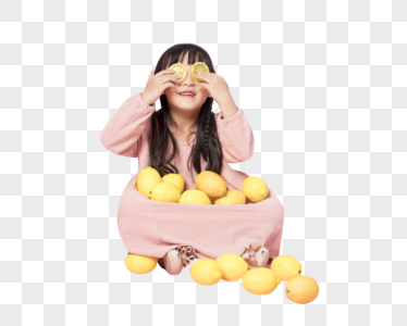 玩柠檬的小女孩图片