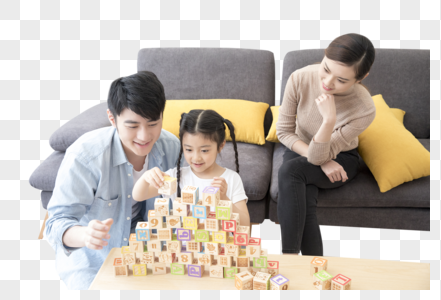 一家人一起玩积木图片