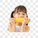 小女孩吃玉米图片