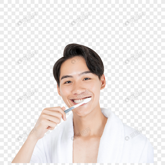 年轻男性刷牙图片